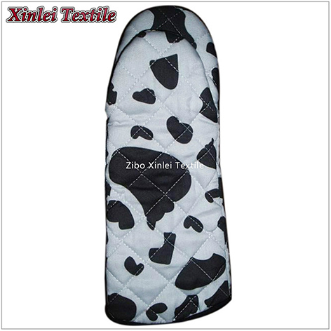 3 polyester oven mitten.jpg